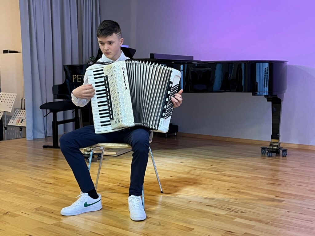 Akordeon v barvách